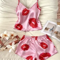 Pijama rosa con estampado de besos
