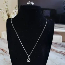 Cadena a Juego con Aretes de Ojo de Agua