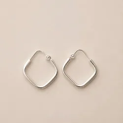 Argollas Pequeñas Estilo Cuadrado