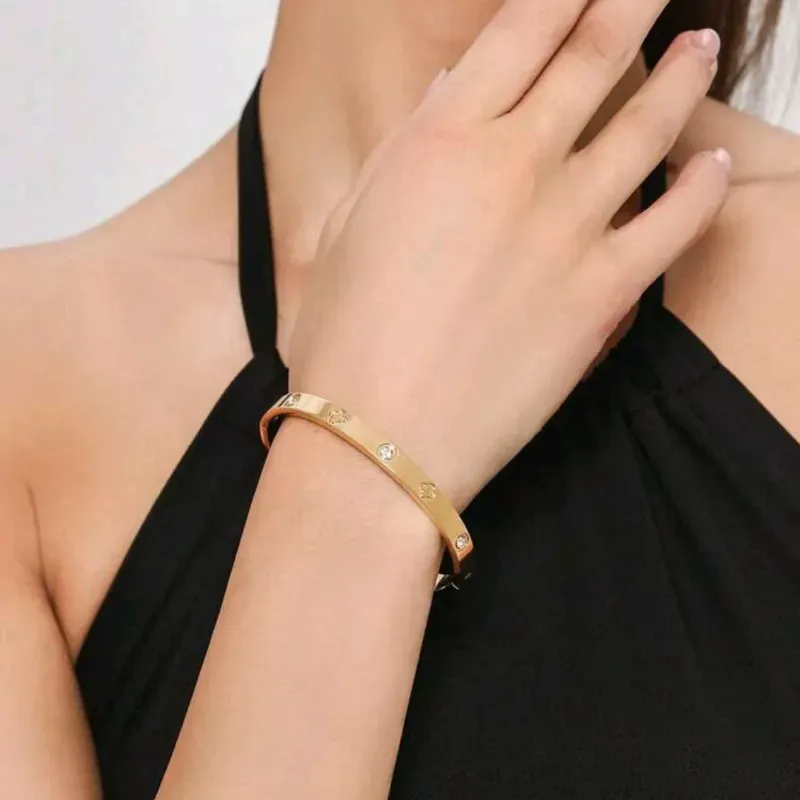 1 pieza Pulsera de acero inoxidable dorado con piedras artificiales para mujeres, no se mancha, ovalada, chapada en oro de 18k, con flores de circonita cúbica artificial. Joyería de diseñador, regalo para adolescentes y el Día de San Valentín
