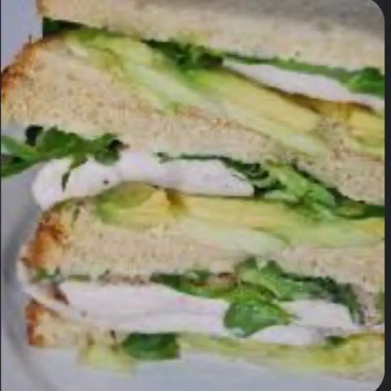 EMPAREDADO DE POLLO / CHICKEN SANDWICH 