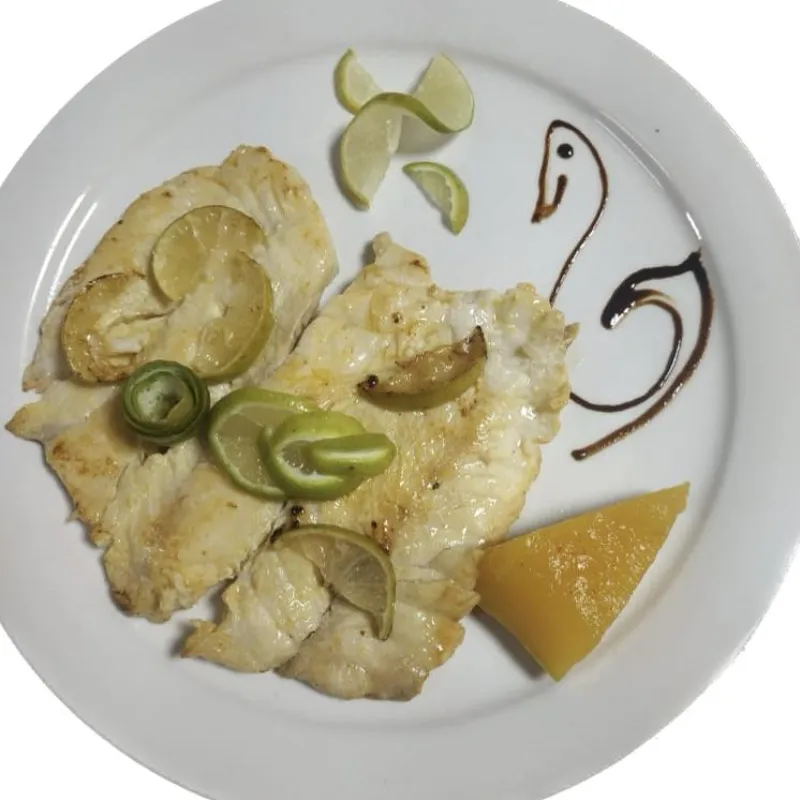 FILETE DE PESCADO AL AJILLO/ FISH WITH GARLIC FILLET 