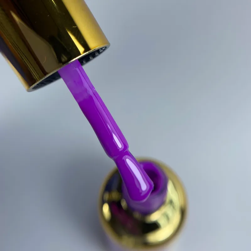 Esmalte de gel DND 024