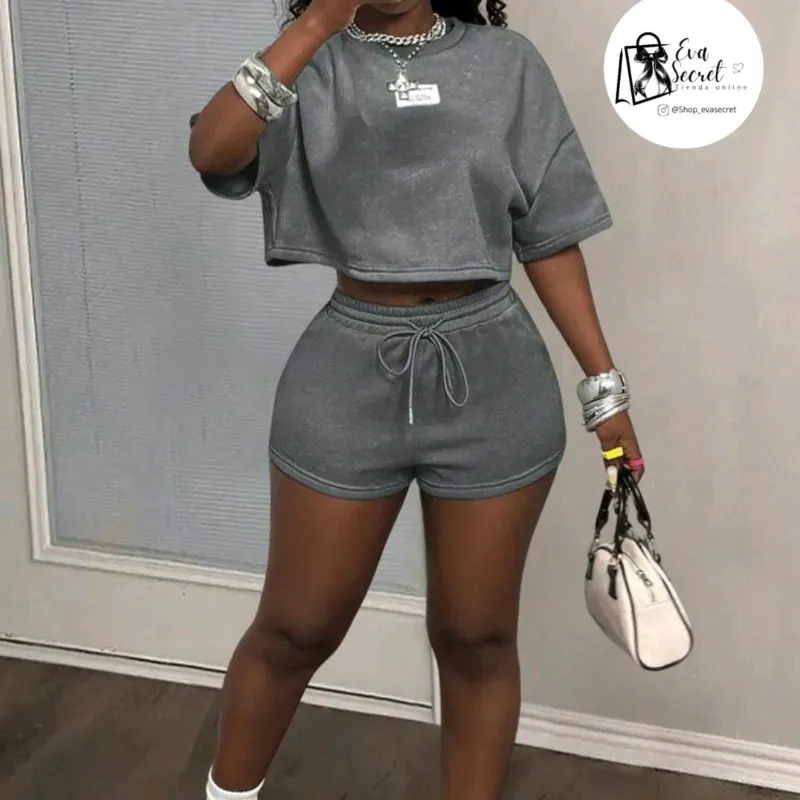 Conjunto short y pullover gris