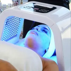 Limpieza Facial Premium + Cromoterapia