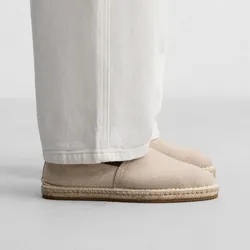 Alpargata fabricada en tejido de lino y algodón