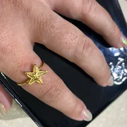 Anillos ajustables dorado estrella a relieve 