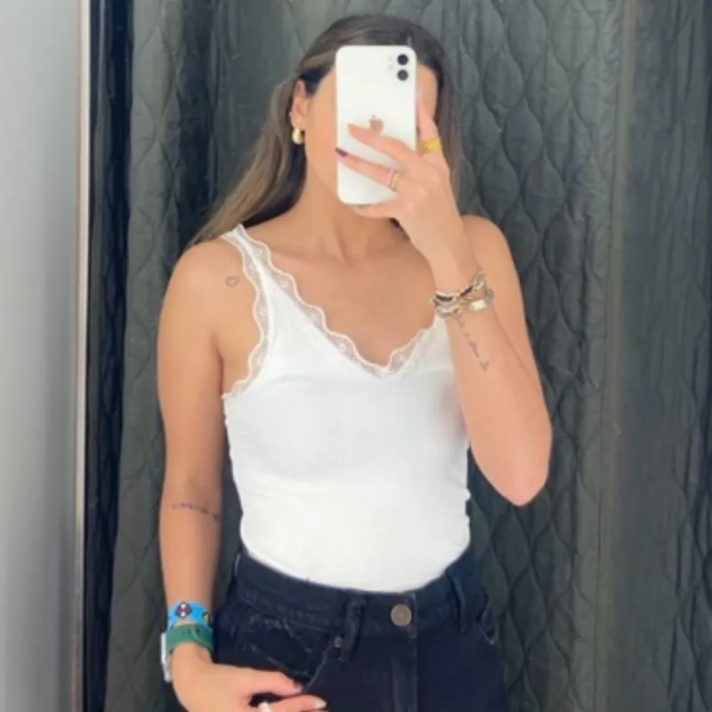 Blusa detalles bordados