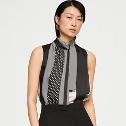 Blusa estampado con detalle en el cuello