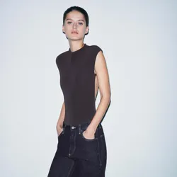 Body confeccionado en tejido elástico