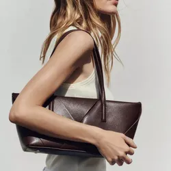 Bolso alargado entrelazado