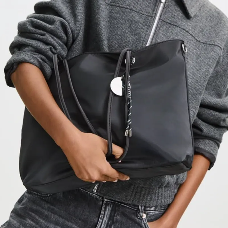 Bolso Shopper con Charm