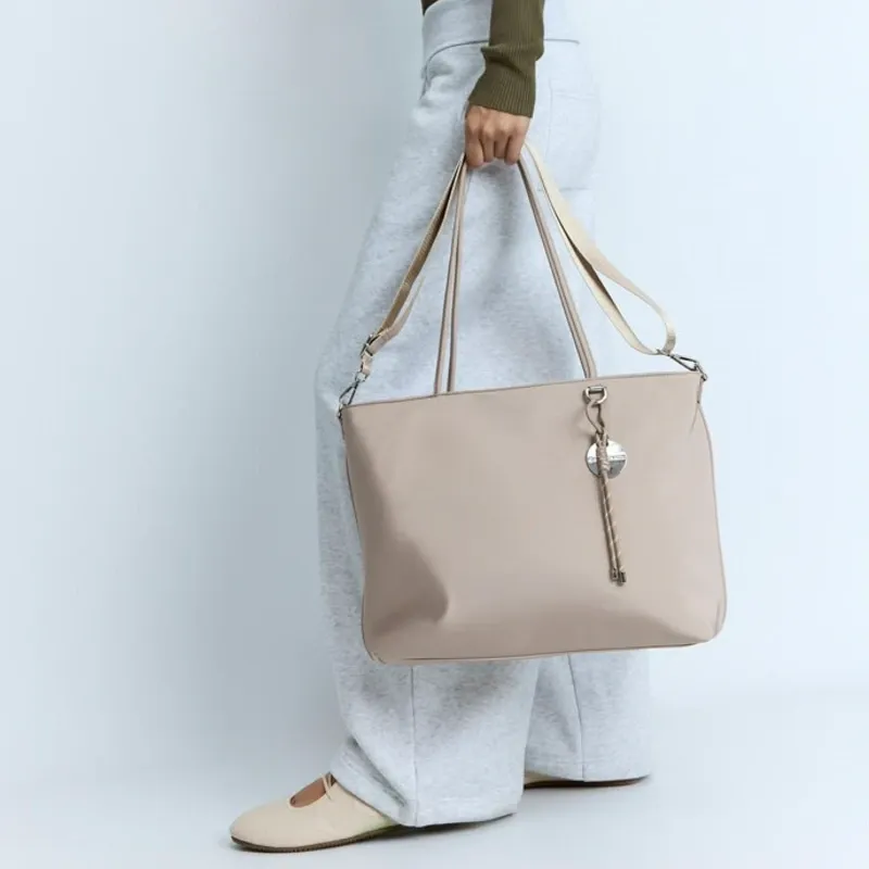 Bolso Shopper Con Charm