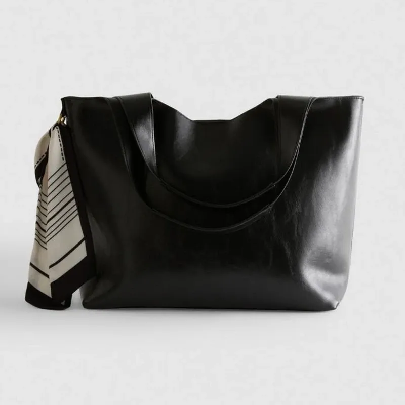 Bolso Shopper con Detalle de Pañuelo
