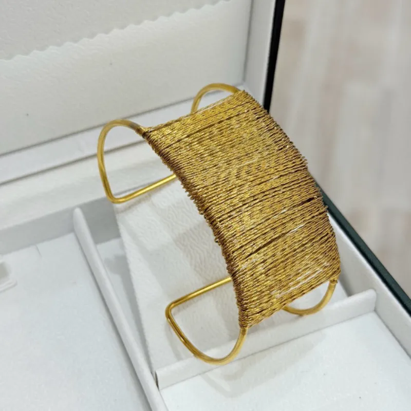 Brazalete hilos metálicos 