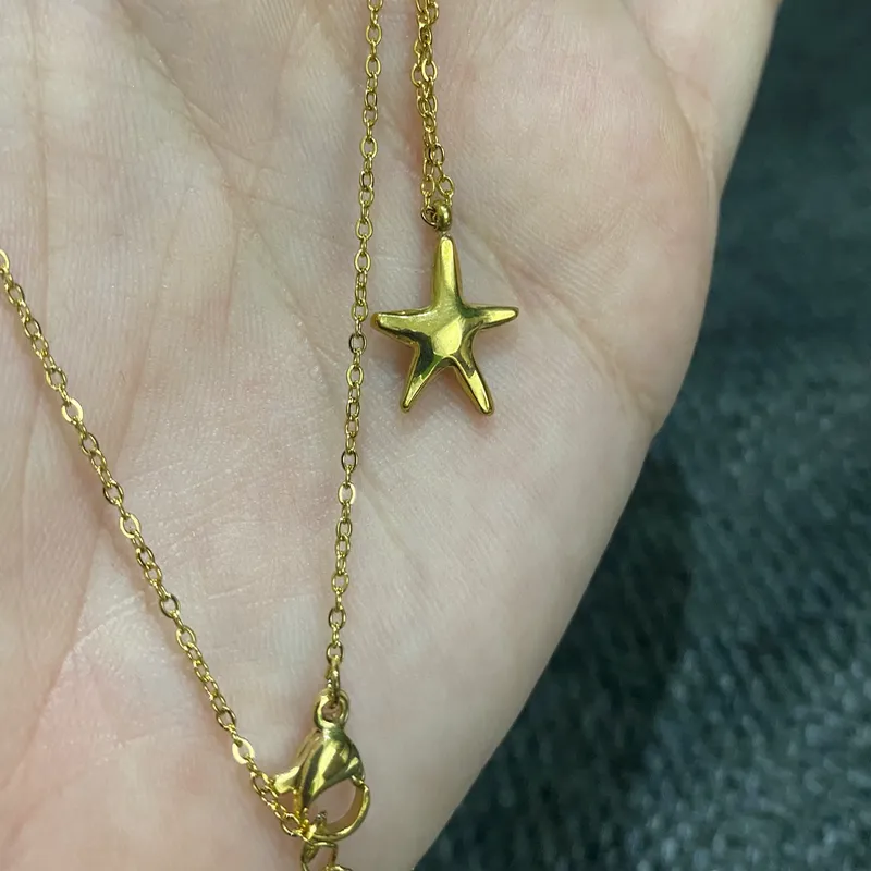 Cadena estrella a relieve