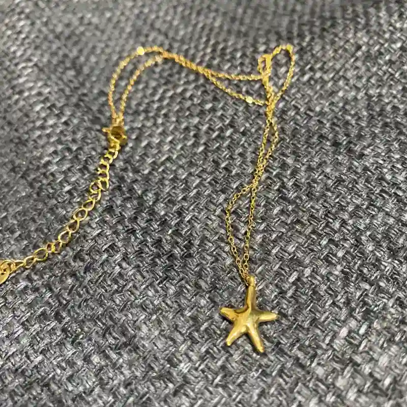 Cadena estrella a relieve