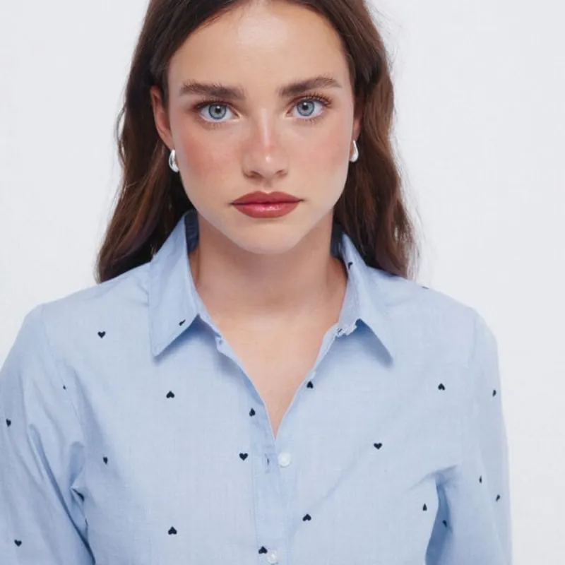 Camisa detalle corazón 
