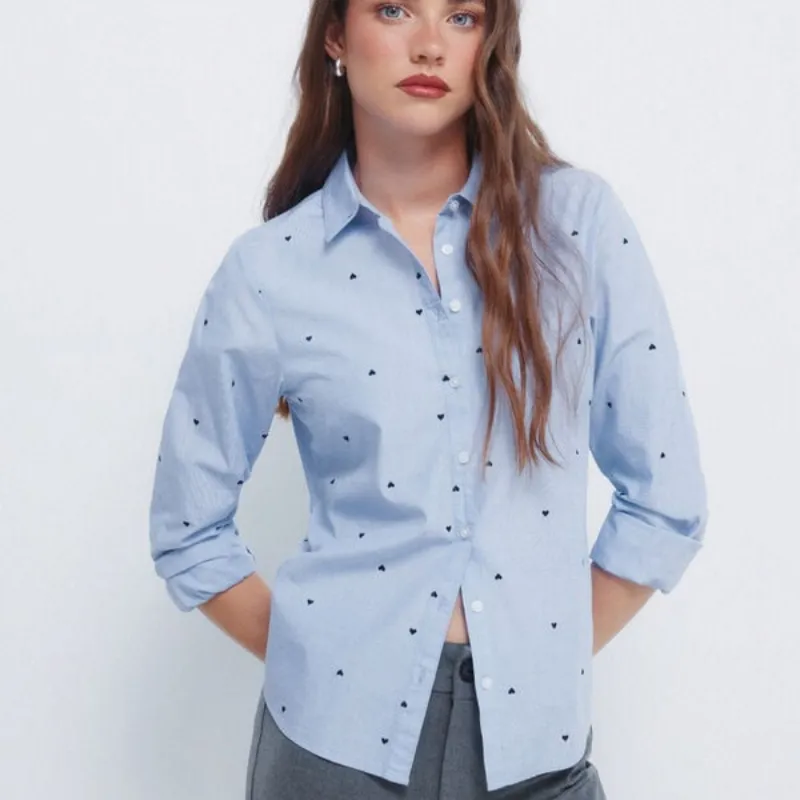 Camisa detalle corazón 