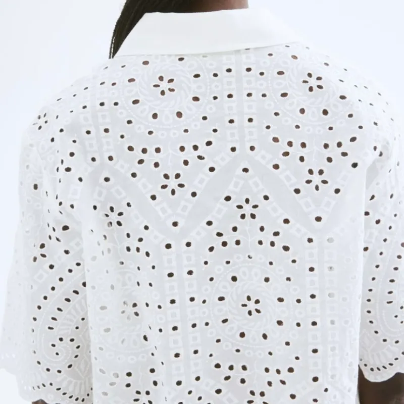 Camisa en bordado inglés (de algodón)