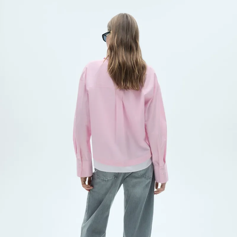 Camisa oversize bajo contraste