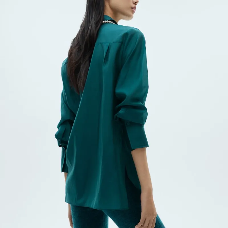 Camisa satinada botones ocultos 