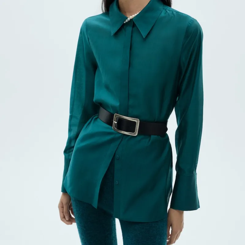 Camisa satinada botones ocultos 