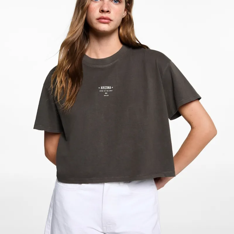 Camiseta crop estampada 