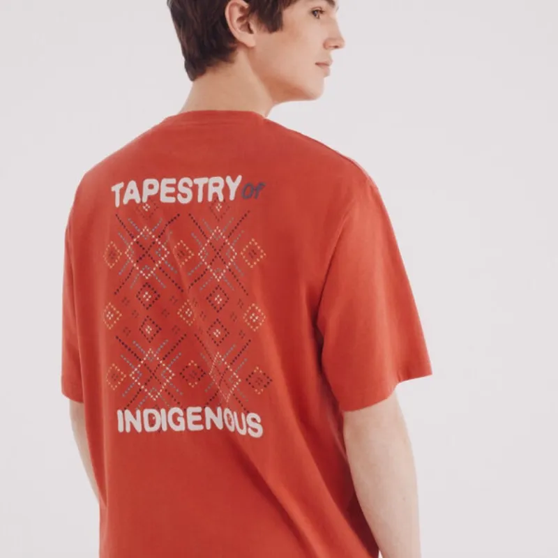 Camiseta detalles gráficos 