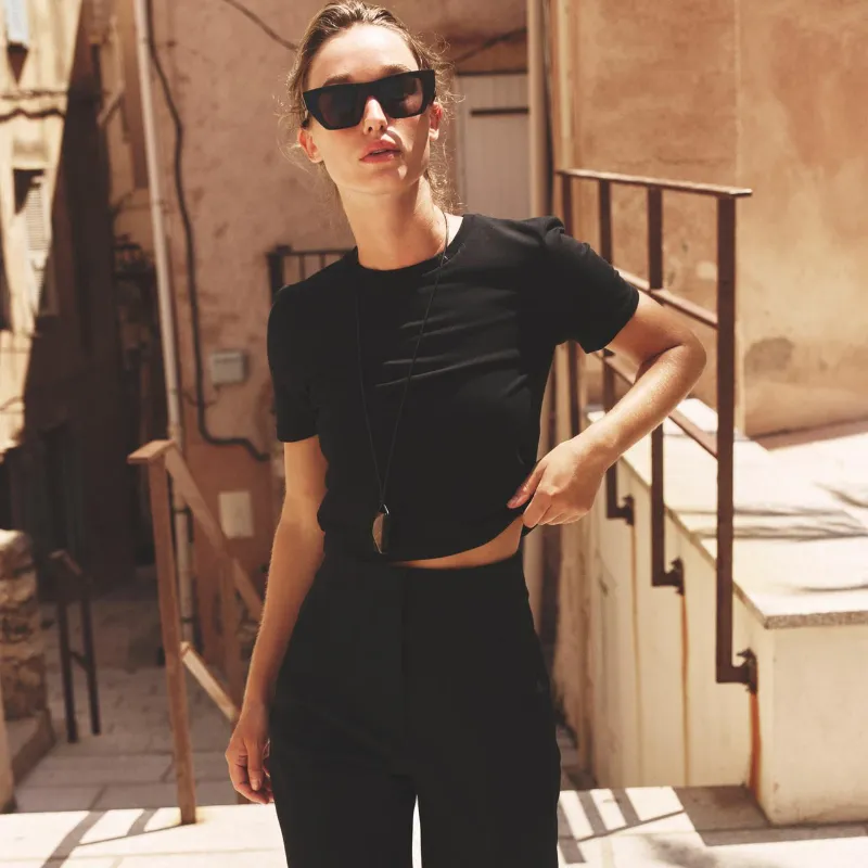 Camiseta Elástica Cropped Negra