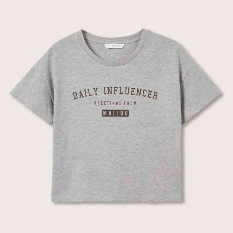 Camiseta estampada con letras