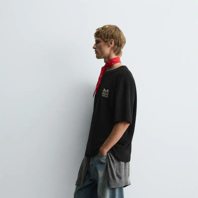 Camiseta estampada contraste