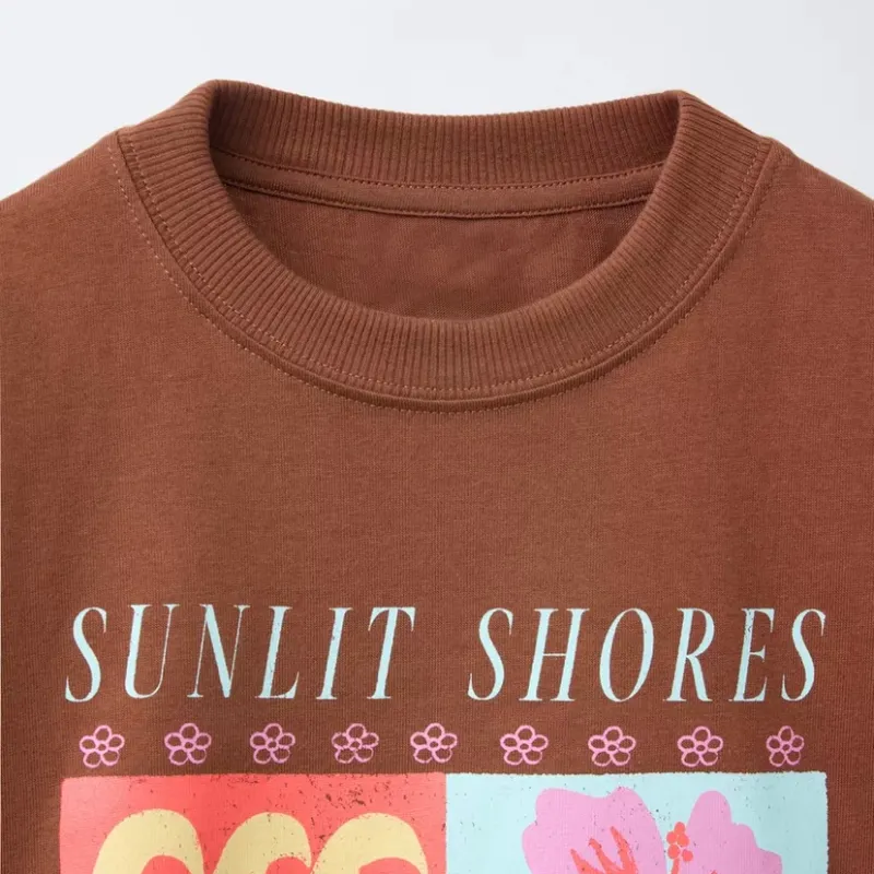 Camiseta estampada marrón 