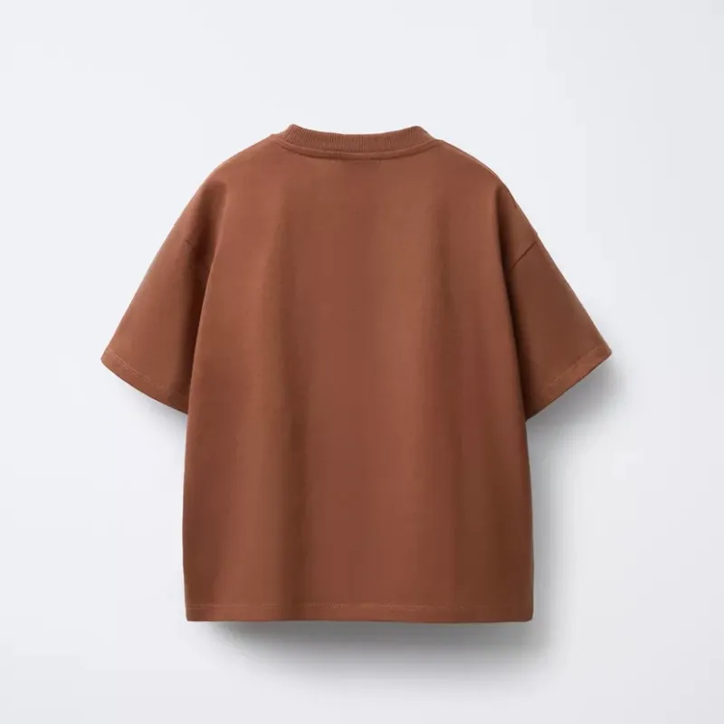 Camiseta estampada marrón 