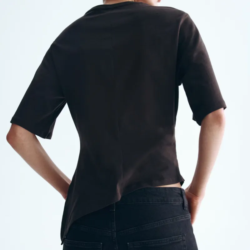 Camiseta Oversize Asimétrica
