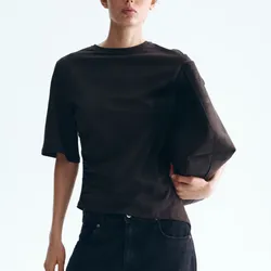 Camiseta Oversize Asimétrica