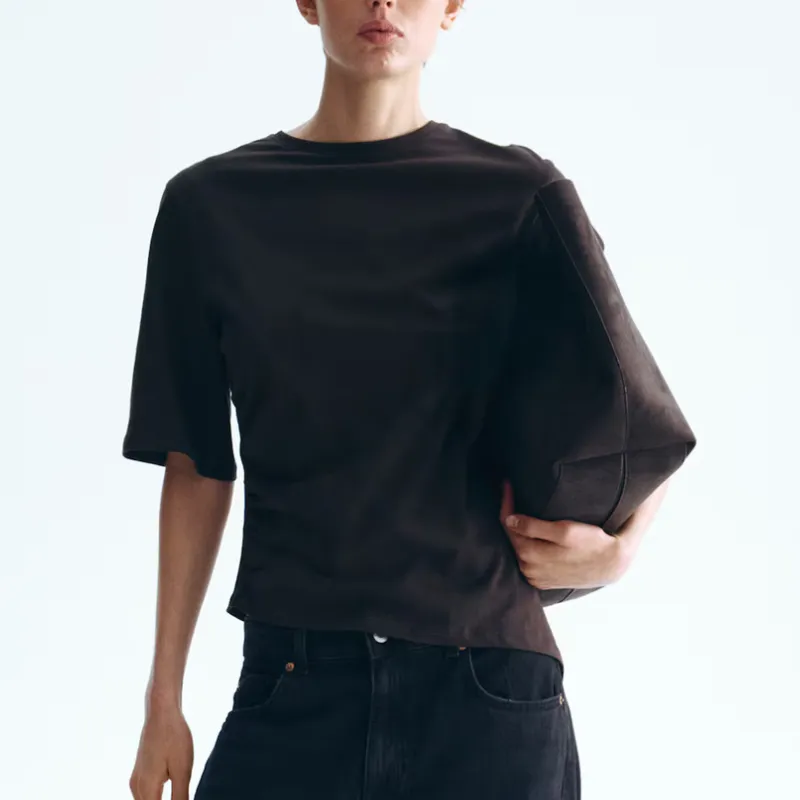Camiseta Oversize Asimétrica