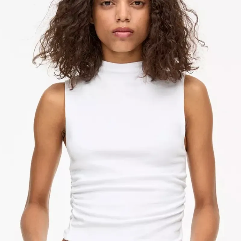 Camiseta sin manga fruncido lateral