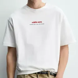 Camiseta Texto Bordado Estampado