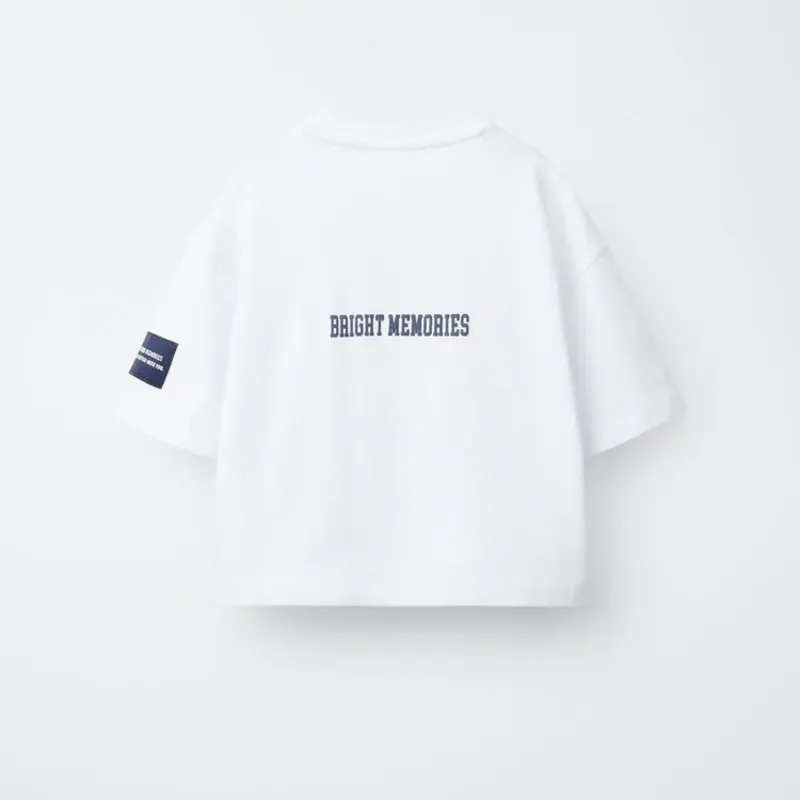 CAMISETA VARSITY TEXTO