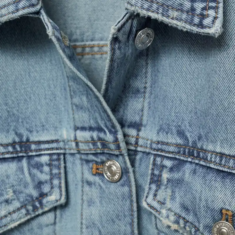 Cazadora vaquera bolsillos