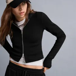 Conjunto abrigo suéter y pantalón