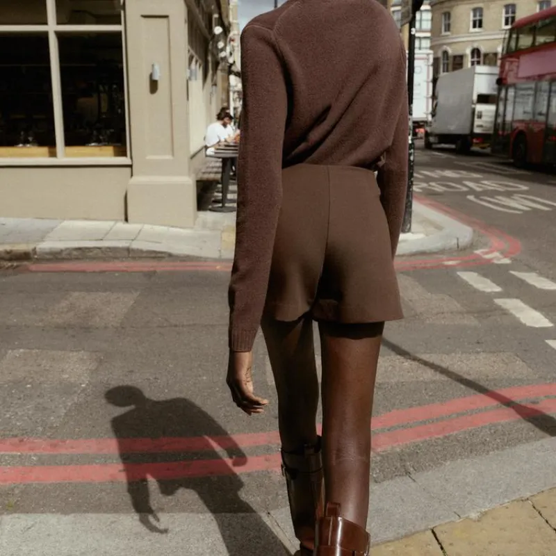 Falda pantalón asimétrica aplique