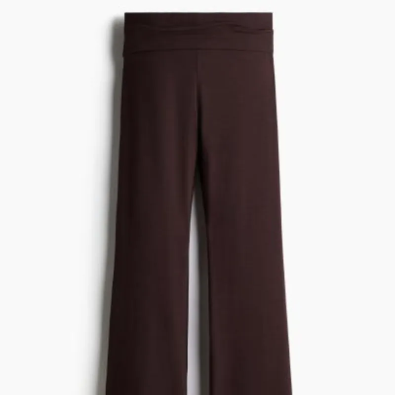 Pantalón acampanado de fajín 
