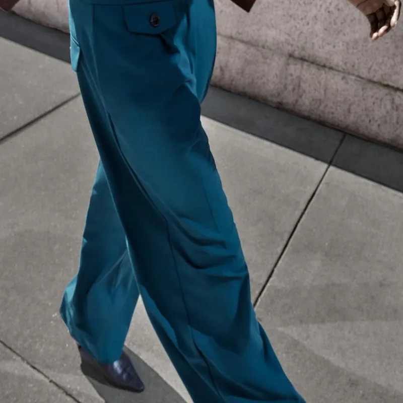 Pantalón pinzas detalles