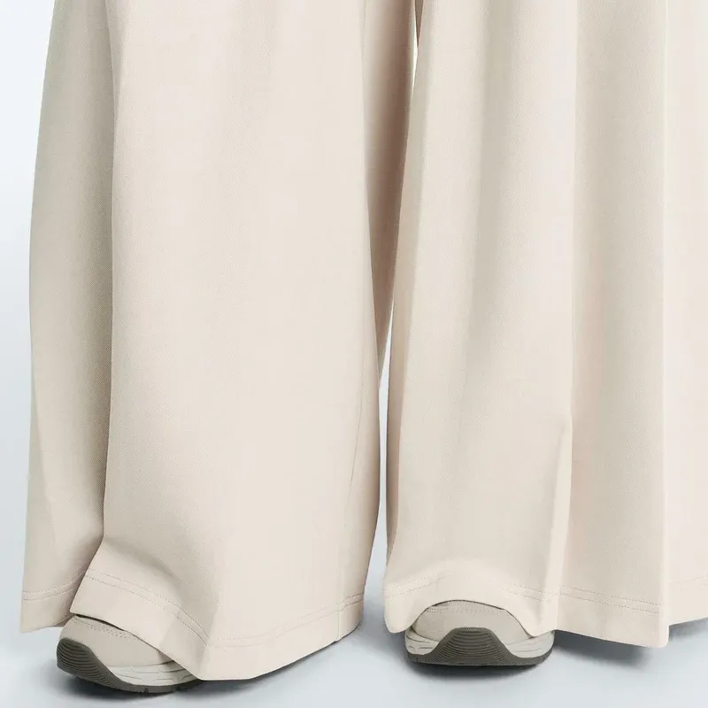 Pantaloneta fluida pinzada