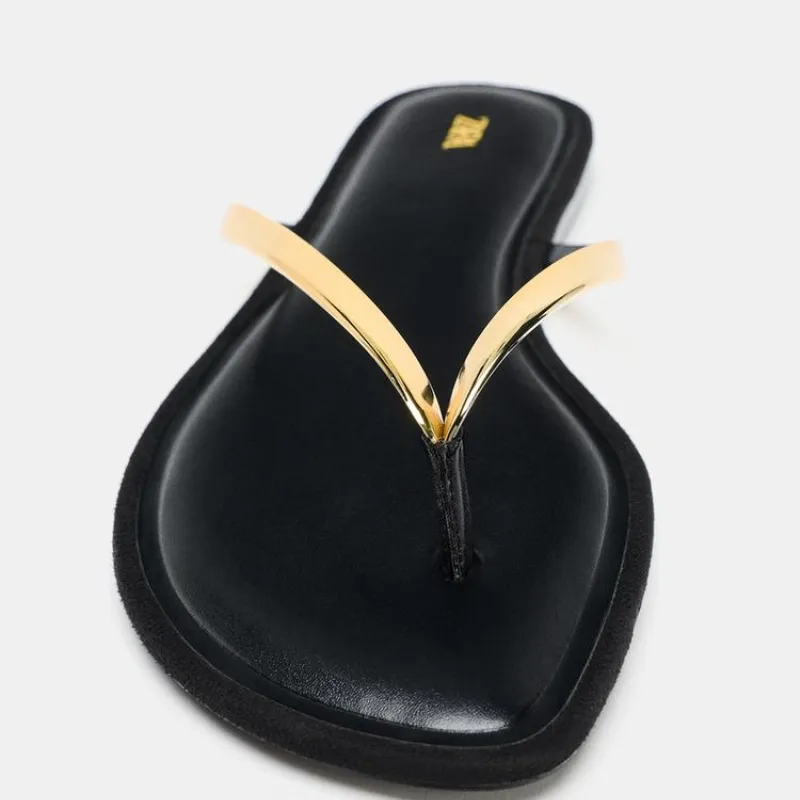 Sandalia Detalle Metálico