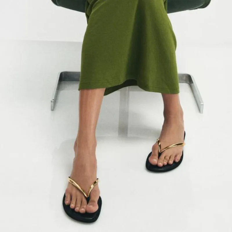 Sandalia Detalle Metálico