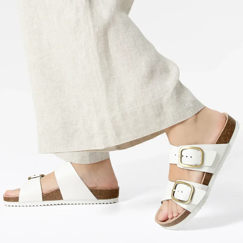 Sandalia plana con hebillas 