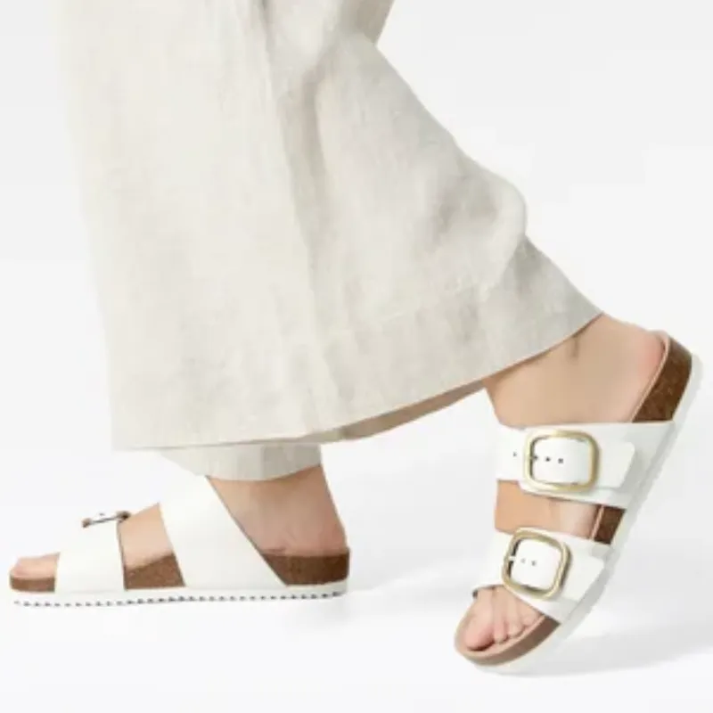 Sandalias con hebillas 